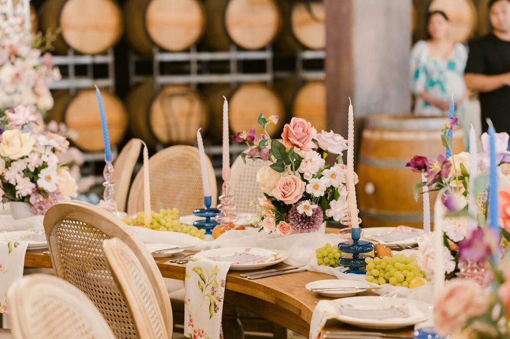 Curved wedding tables